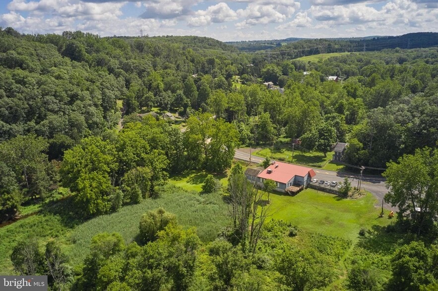 9755 Easton Rd, Kintnersville, PA for sale - Building Photo - Image 3 of 10