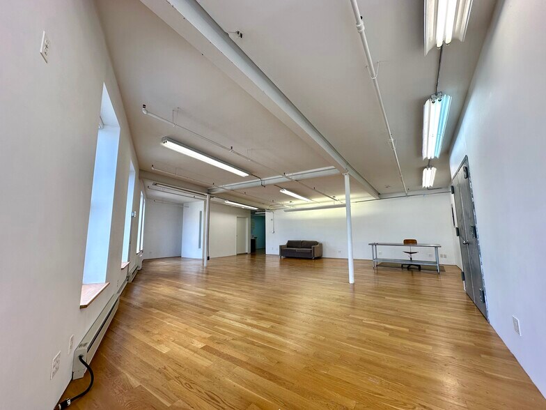 429 S 5th St, Brooklyn, NY à louer - Photo du bâtiment - Image 2 de 4