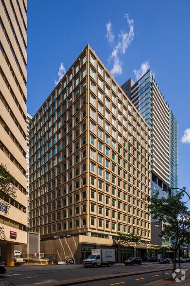 395 Boul de Maisonneuve O, Montréal, QC à louer - Photo du bâtiment - Image 3 de 5