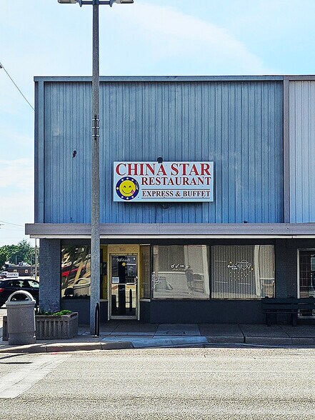 224 N Main St, Mcpherson, KS à vendre - Photo du bâtiment - Image 1 de 14
