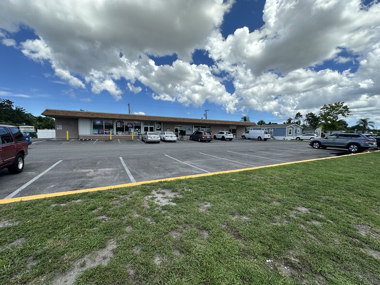 2230-2246 Haverhill Rd N, West Palm Beach, FL for lease - Building Photo - Image 1 of 23