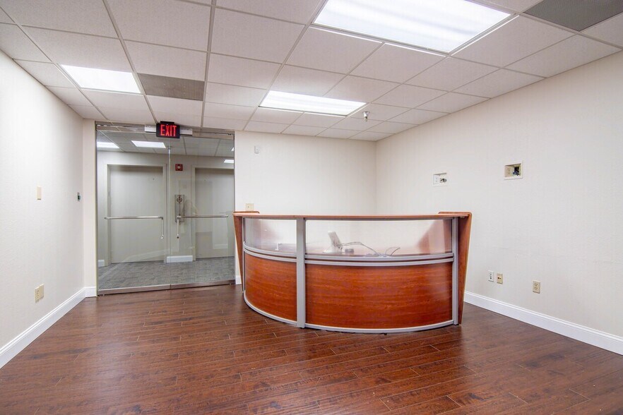 696 N 1st Ave, Saint Petersburg, FL à louer - Photo du bâtiment - Image 2 de 16