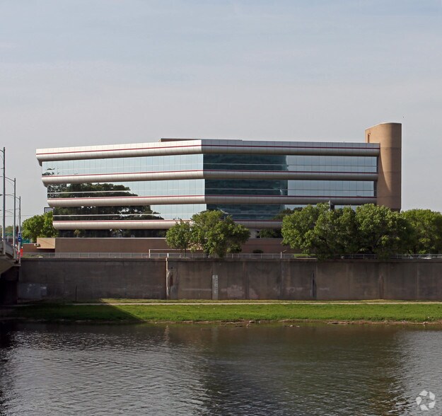 2 Riverplace, Dayton, OH à vendre - Photo du bâtiment - Image 2 de 5