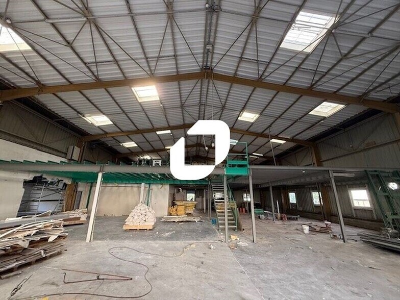 Flex dans SAINT-OUEN-L'AUMONE à louer - Photo du bâtiment - Image 1 de 15