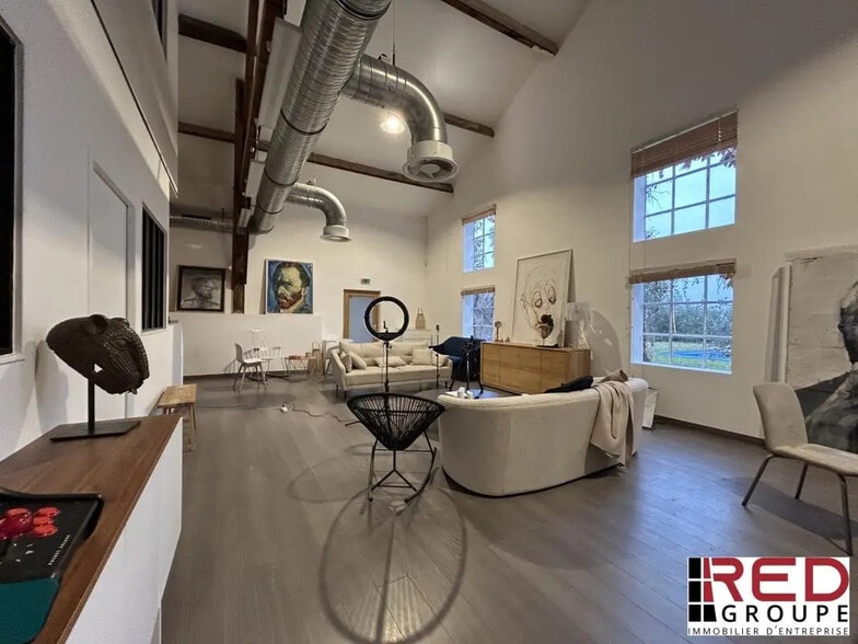 Office in Aix-en-Provence for lease - Interior Photo - Image 1 of 6