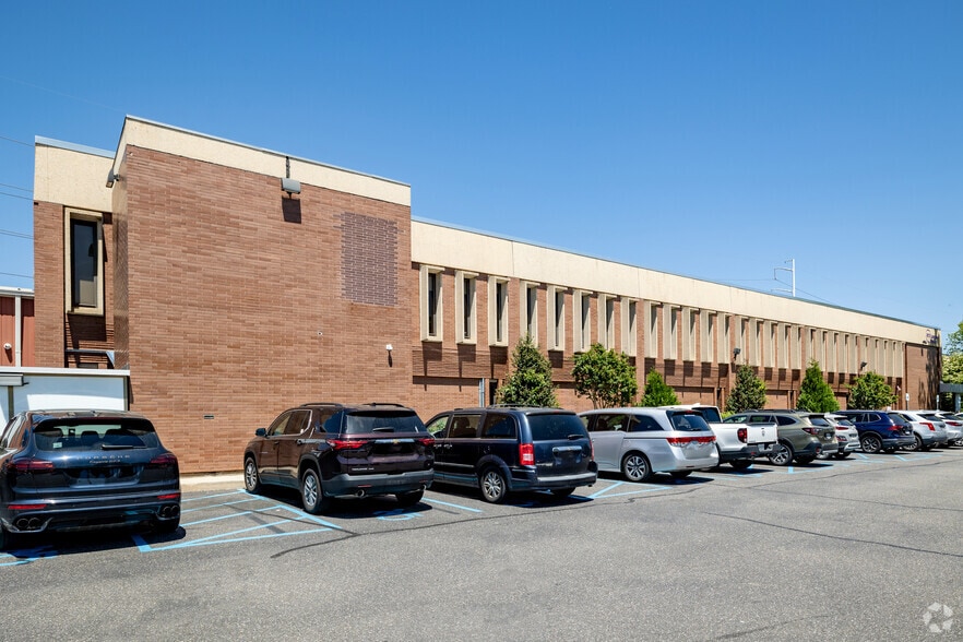 789 Park Ave, Huntington, NY for lease - Building Photo - Image 3 of 10