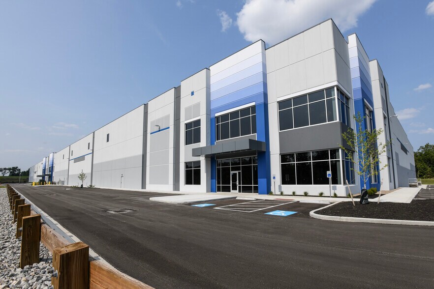 1710 Lakeland Park Dr, Burlington, KY à louer - Photo du bâtiment - Image 3 de 14