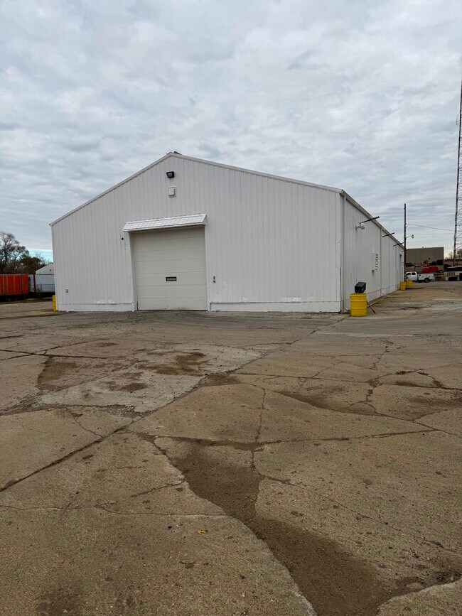 Plus de détails pour 845 E Jackson St, Belvidere, IL - Industriel à louer