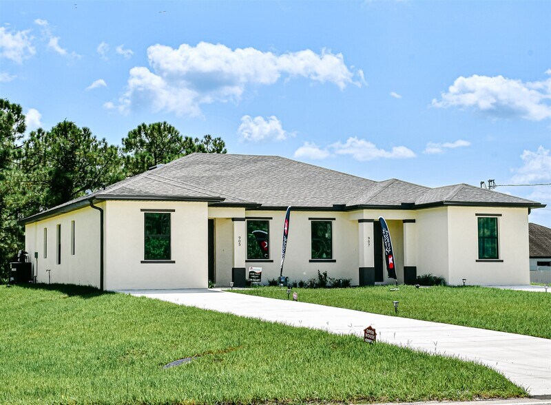 4657 25th St SW, Lehigh Acres, FL à vendre - Photo principale - Image 1 de 32