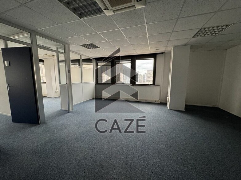 Office in Bordeaux for lease - Interior Photo - Image 3 of 4