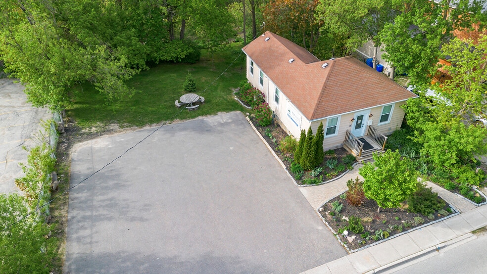 16 Church St, Orangeville, ON à vendre - Photo du bâtiment - Image 1 de 14