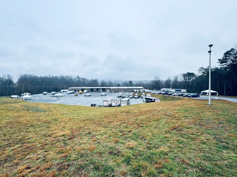 219 Commercial Hill Dr, Hendersonville, NC for lease - Building Photo - Image 2 of 11