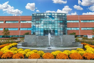 555 E Lancaster Ave, Radnor, PA à louer Photo du bâtiment- Image 1 de 12