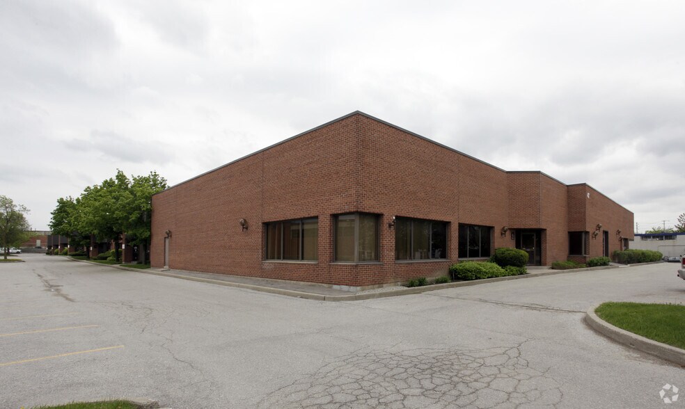 47 Racine Rd, Toronto, ON à vendre - Photo principale - Image 1 de 1