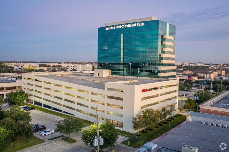 9999 Bellaire Blvd, Houston, TX à vendre - Photo du bâtiment - Image 3 de 24