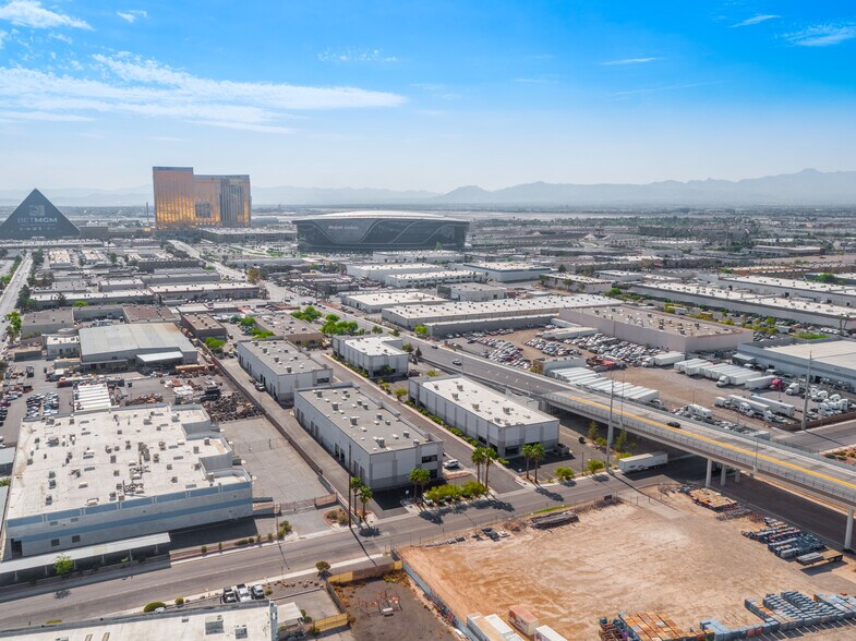 4010 W Hacienda Ave, Las Vegas, NV à louer - Photo du bâtiment - Image 2 de 7