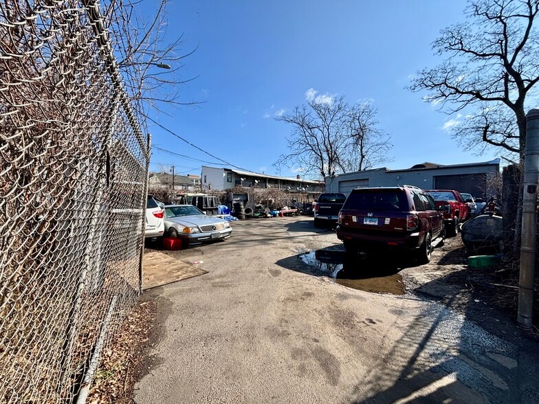 28 Stone St, Stamford, CT for sale - Building Photo - Image 3 of 11