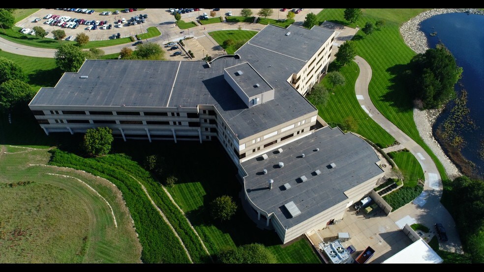 2627 KFB Plz, Manhattan, KS à louer - Photo du bâtiment - Image 3 de 11