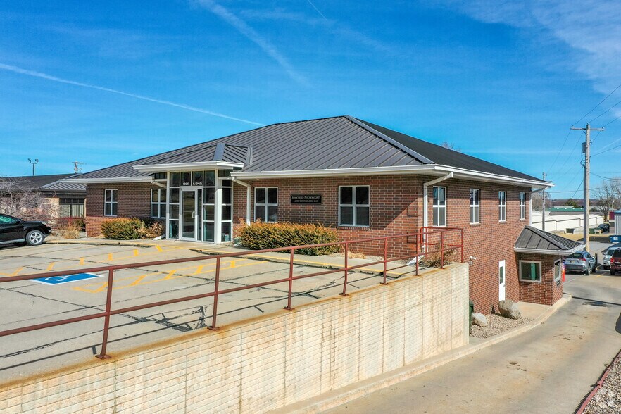 1306 N 13th St, Norfolk, NE for sale - Primary Photo - Image 1 of 5