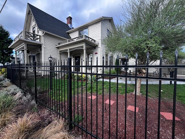 More details for 236 SE Stephens St, Roseburg, OR - Hospitality for Sale