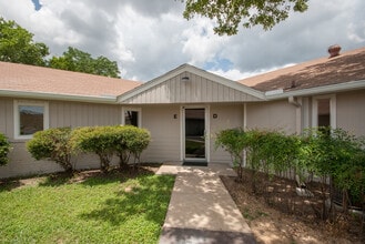 1106 College St, Bastrop, TX for lease Interior Photo- Image 2 of 5