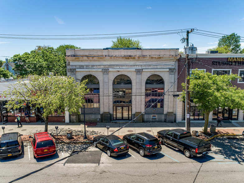 147 S Wellwood Ave, Lindenhurst, NY for sale - Building Photo - Image 1 of 1