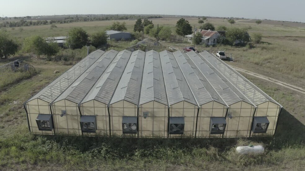 301 County Road 461, Coupland, TX à louer - Vidéo sur l’inscription commerciale - Image 1 de 12