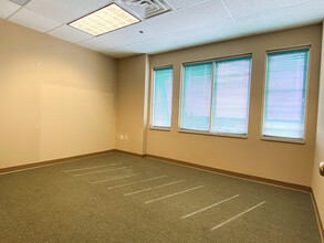 15480 Clayton Rd, Ballwin, MO for lease Interior Photo- Image 2 of 8