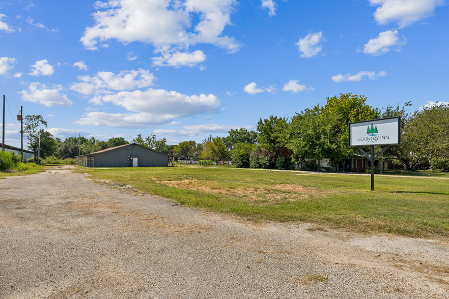 908 E Jefferson Ave, Whitney, TX à vendre - Photo du bâtiment - Image 3 de 14