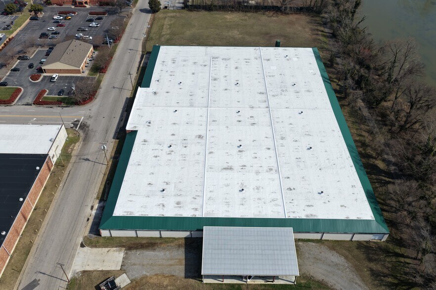 301 Trade St, Danville, VA à vendre - Photo du bâtiment - Image 3 de 23