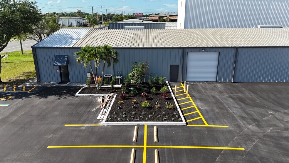 3150 Old Metro Pky, Fort Myers, FL for lease - Aerial - Image 1 of 17