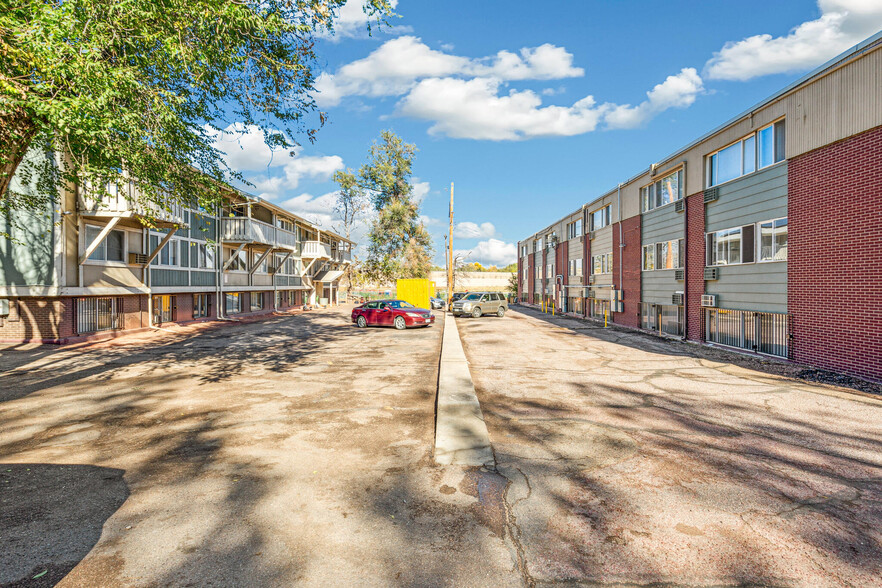 Colorado Springs Portfolio portfolio of 3 properties for sale on LoopNet.ca - Building Photo - Image 2 of 100