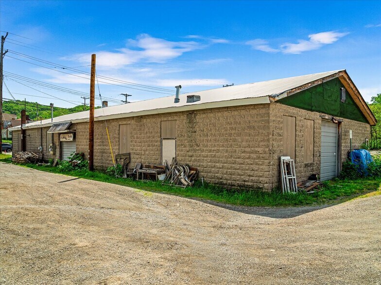 2507 Duss Ave, Ambridge, PA à vendre - Photo du bâtiment - Image 3 de 6