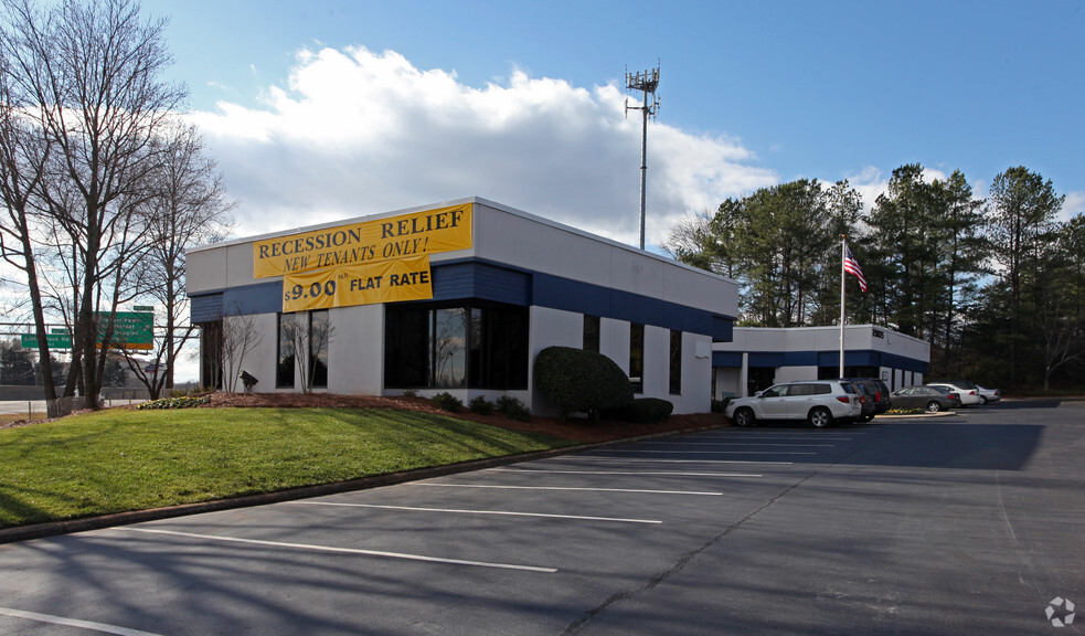 2905 Queen City Dr, Charlotte, NC for lease - Primary Photo - Image 1 of 4