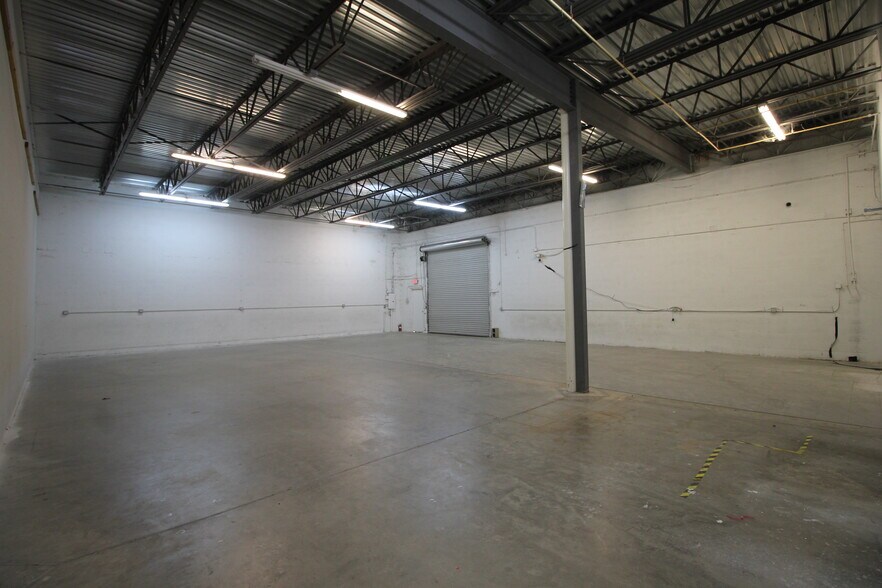 6350 Techster Blvd, Fort Myers, FL à louer - Photo intérieure - Image 2 de 7