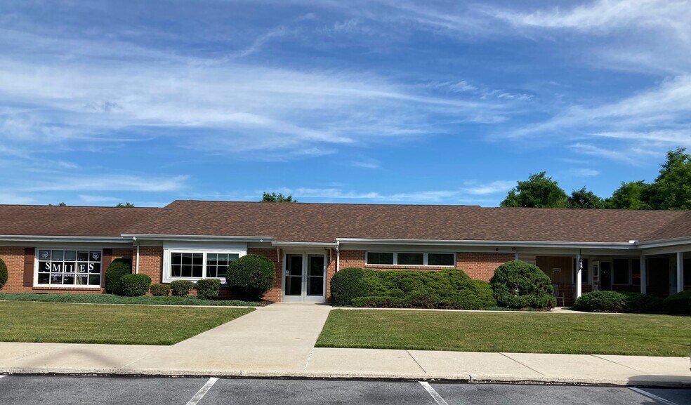 564 Old York Rd, Etters, PA à louer - Photo du bâtiment - Image 2 de 4