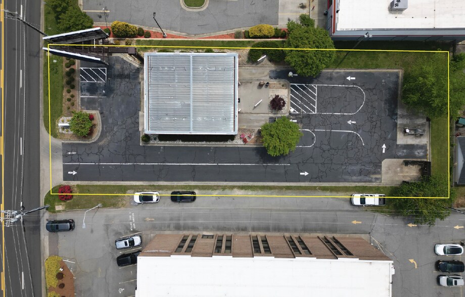 2558 Lewisville Clemmons Rd, Clemmons, NC à louer - Photo du bâtiment - Image 3 de 3