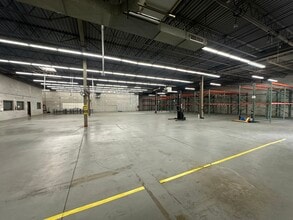 333 W Hintz Rd, Wheeling, IL for lease Interior Photo- Image 1 of 8