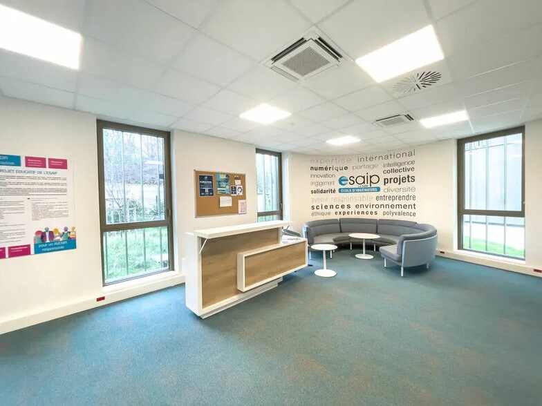 Office in Aix-en-Provence for lease - Interior Photo - Image 2 of 14