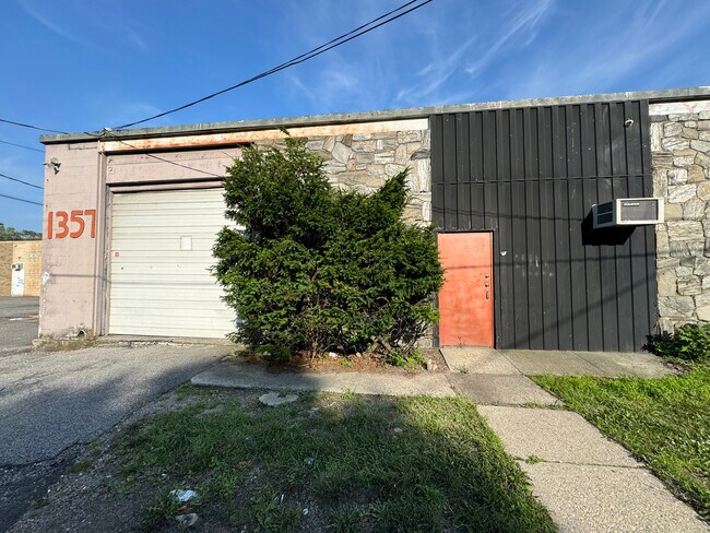 More details for 1351-1357 Straight Path Rd, Wyandanch, NY - Industrial for Lease