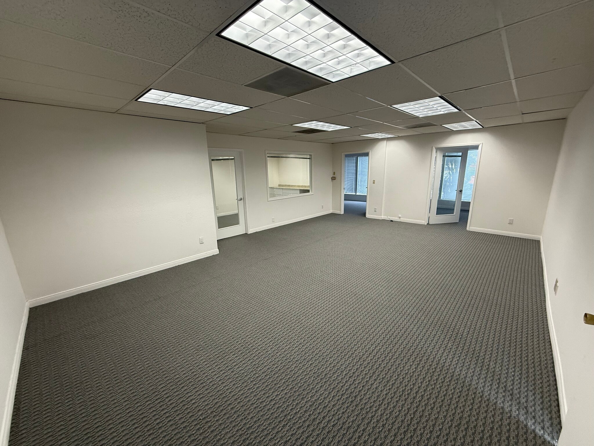 18645 Sherman Way, Reseda, CA for lease Building Photo- Image 1 of 4