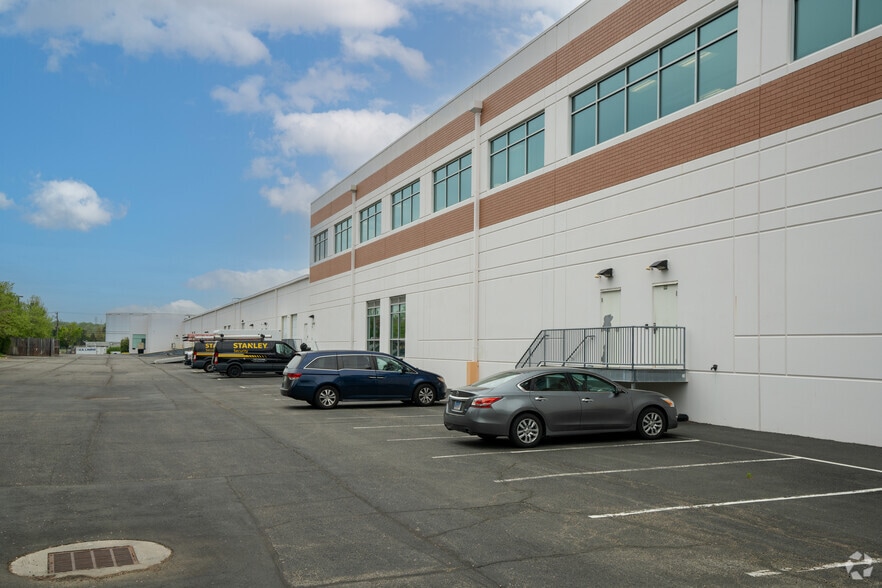 8211 Terminal Rd, Lorton, VA for lease - Building Photo - Image 3 of 9