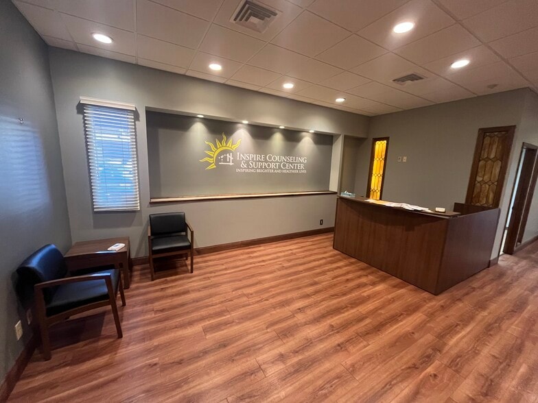 820 N Main St, Wichita, KS for lease - Building Photo - Image 2 of 4