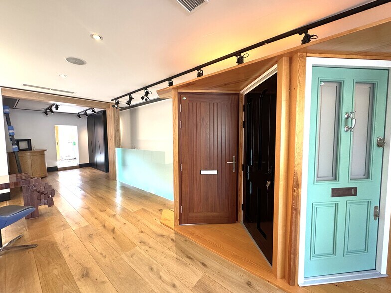 63 East Hl, London for lease - Interior Photo - Image 3 of 8