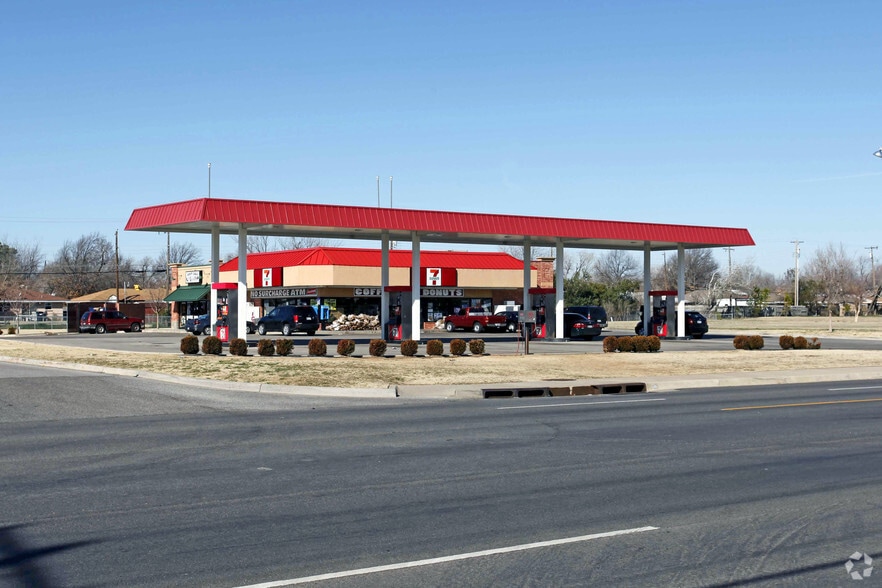 6809 S May Ave, Oklahoma City, OK for lease - Primary Photo - Image 1 of 2