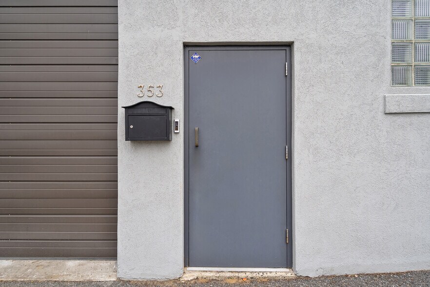 353 Railroad Ave, Hackensack, NJ à louer - Photo du bâtiment - Image 3 de 14