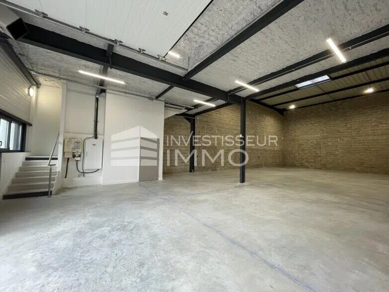 Flex dans Lieusaint à louer - Photo du bâtiment - Image 2 de 6