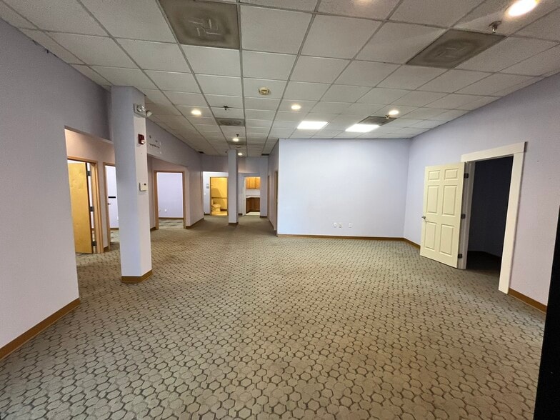 18 Dartmouth St, Malden, MA for lease - Building Photo - Image 3 of 38