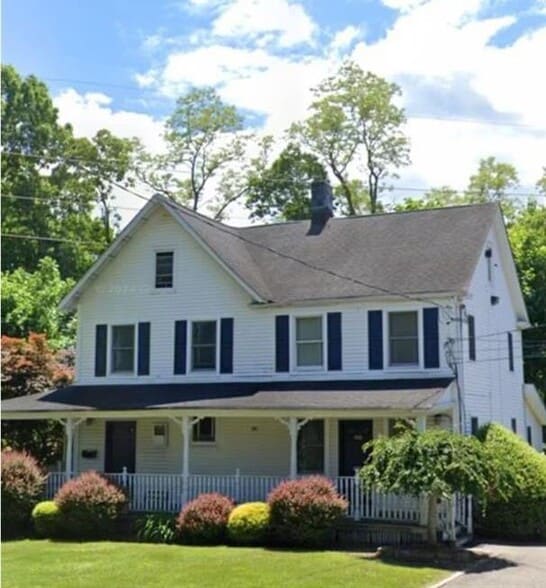 186 W Main St, Smithtown, NY for lease - Building Photo - Image 2 of 9