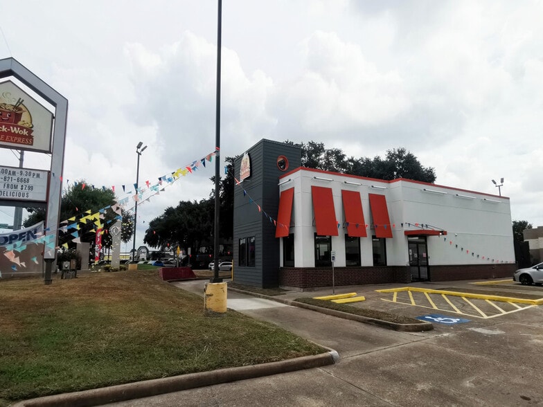 5854 Highway 6 N, Houston, TX for lease - Building Photo - Image 1 of 3